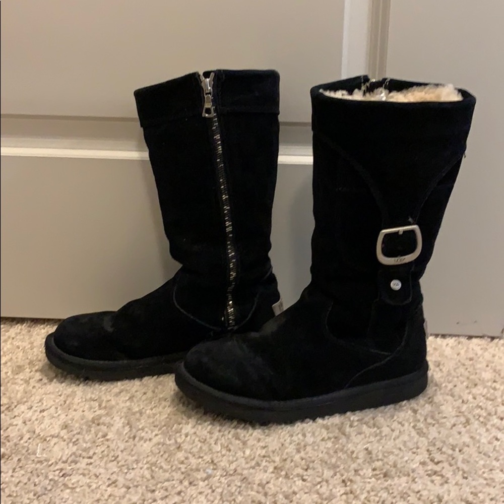 Black Ugg boots